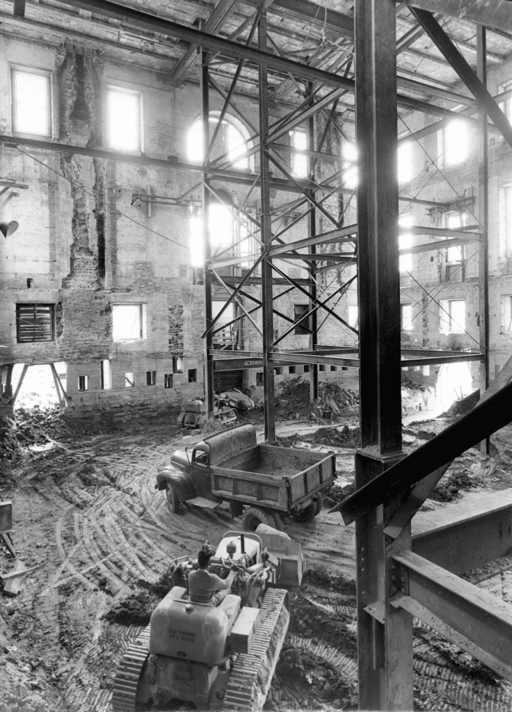 White House reconstruction with preserved walls during the Truman Administration. Photo via Wikimedia Commons.